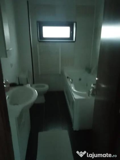 Apartament cu 3 camere decomandat în Dancu