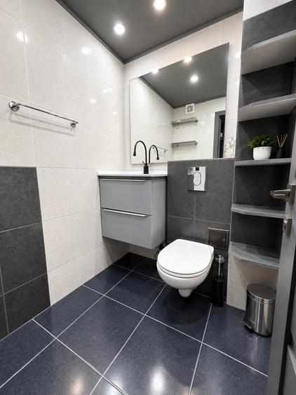 Apartament cu 4 camere decomandat, mobilat în Nicolina