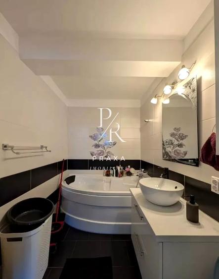 Apartament cu 3 camere semidecomandat, mobilat în Florești