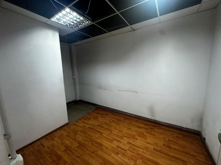 Birou, de 385 mp, în Central