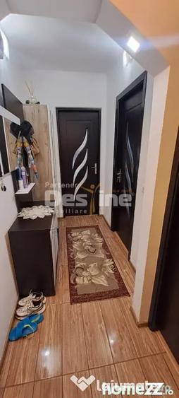 Apartament cu 3 camere semidecomandat în Tătărași