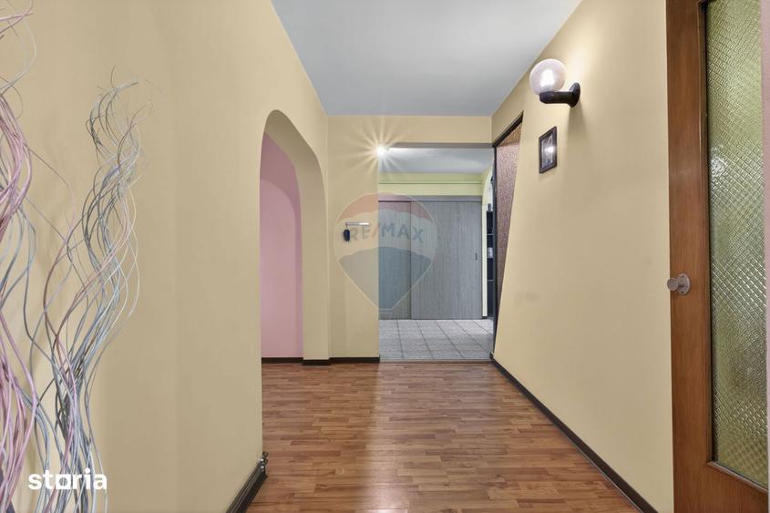 Apartament cu 5 camere în Micălaca