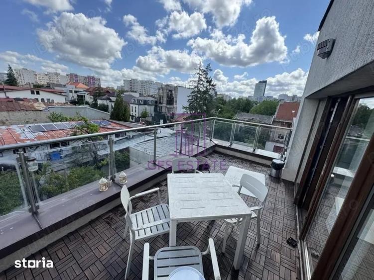 Apartament cu 3 camere semidecomandat în Grivița