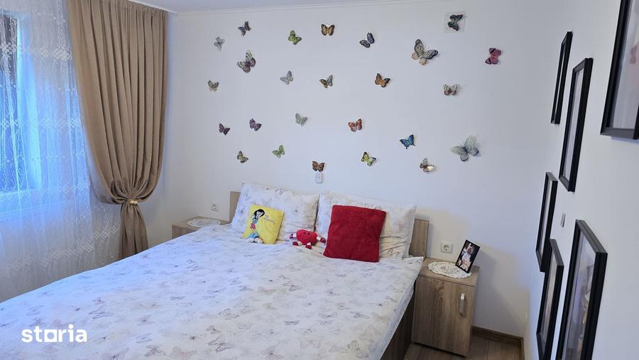 Casă cu 5 camere cu Teren 1054 Mp în Zăvoi