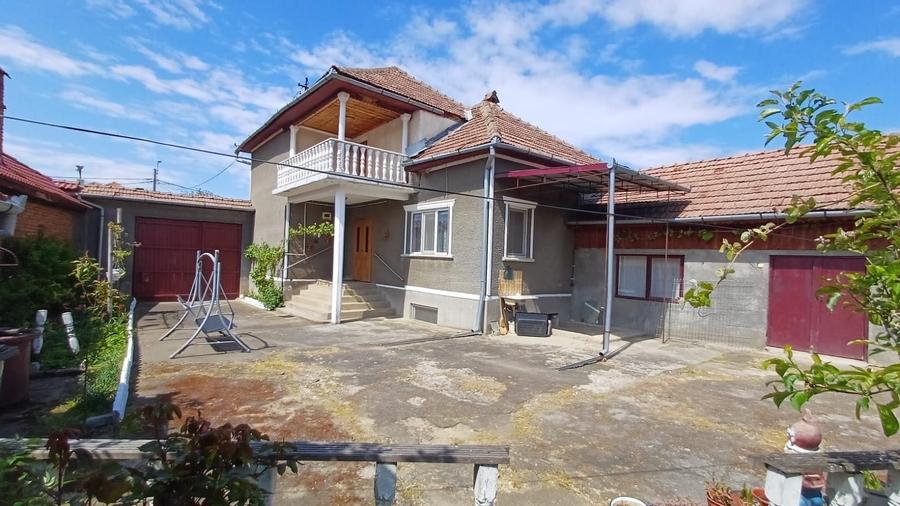 Casă cu 4 camere cu Teren 526 Mp în Vinerea