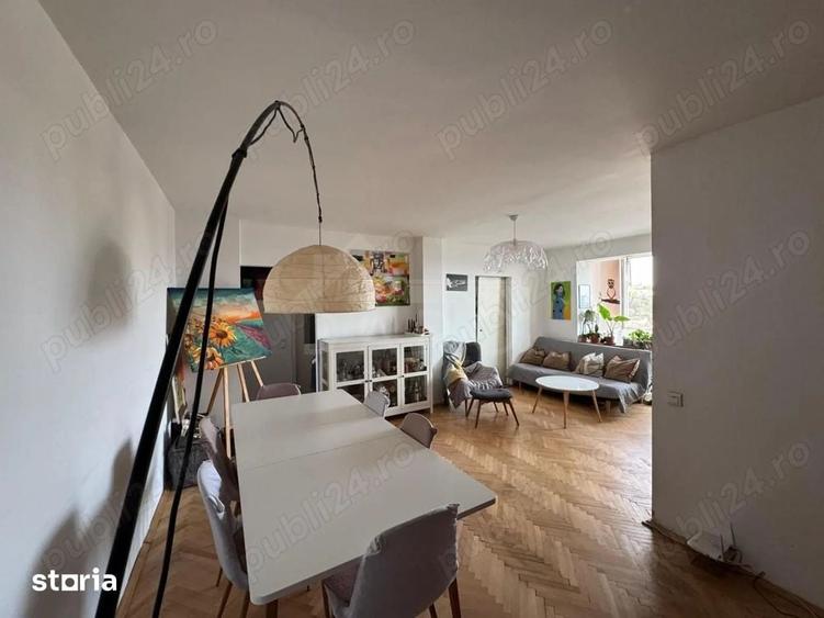 Apartament cu 4 camere decomandat în Central