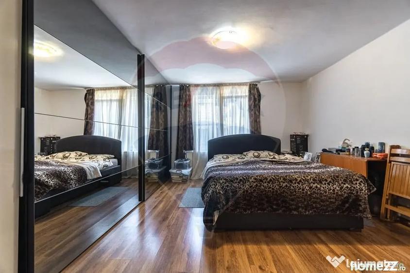 Casă cu 7 camere cu Teren 136 Mp în Schei