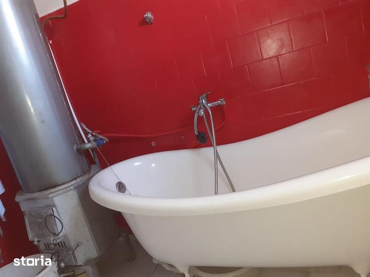 Casă cu 9 camere cu Canalizare în Buteni