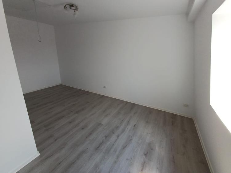 Garsonieră semidecomandată în Titan