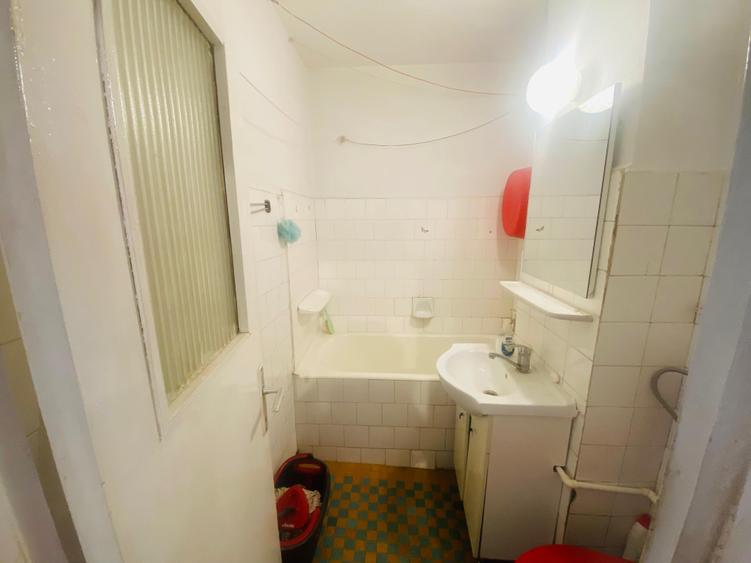 Apartament cu 3 camere semidecomandat în Tomis Nord