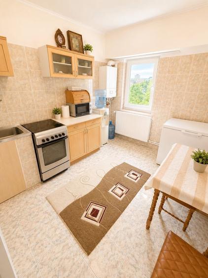 Apartament cu 2 camere decomandat în Trocadero