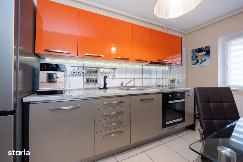 Apartament cu 3 camere semidecomandat în Tractorul — fotografia 3