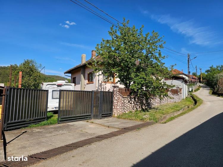 Casă cu 3 camere în Lunca