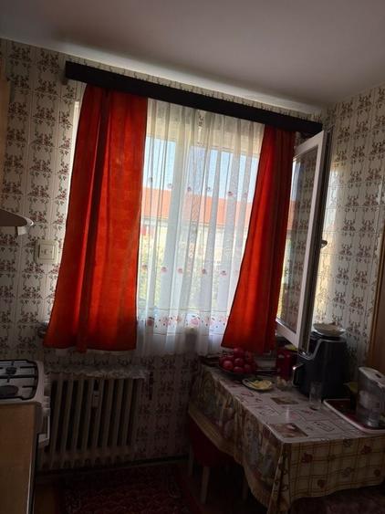 Apartament cu 3 camere semidecomandat în Exterior Vest