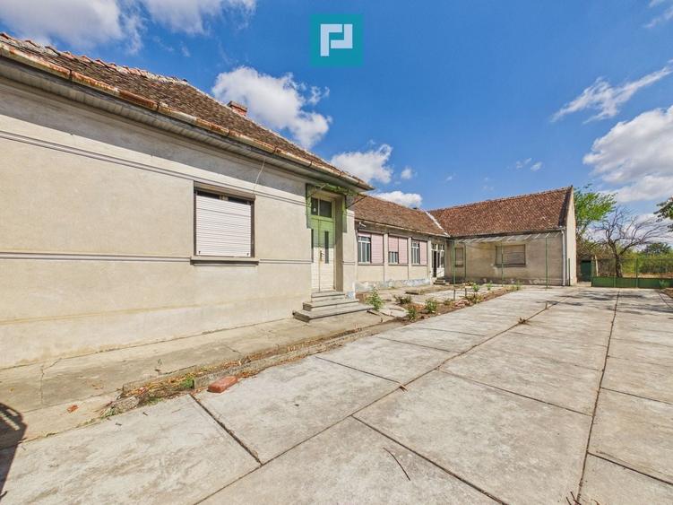 Casă individuală cu 6 camere cu Canalizare în Nord