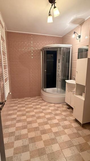 Apartament cu 3 camere decomandat în Florești