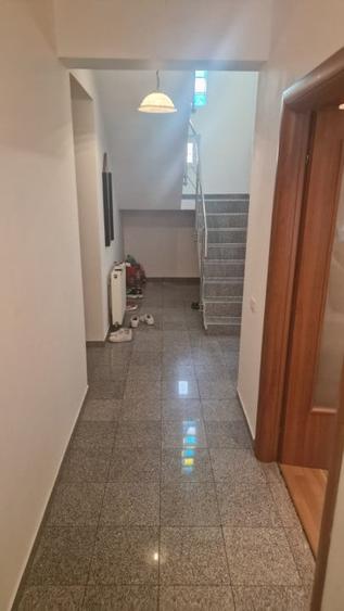 Casă individuală cu 5 camere cu Canalizare în Roșu