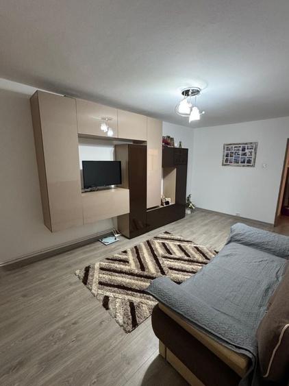 Apartament cu 2 camere decomandat în 23 August