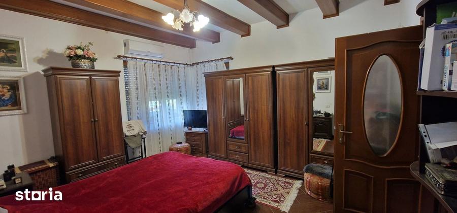 Casă cu 5 camere cu Teren 338 Mp în Sud
