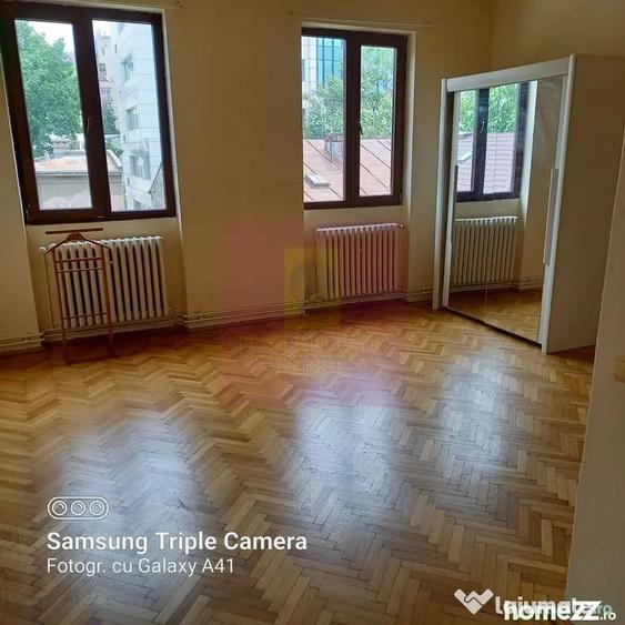 Apartament cu 5 camere semidecomandat în Mitropolie