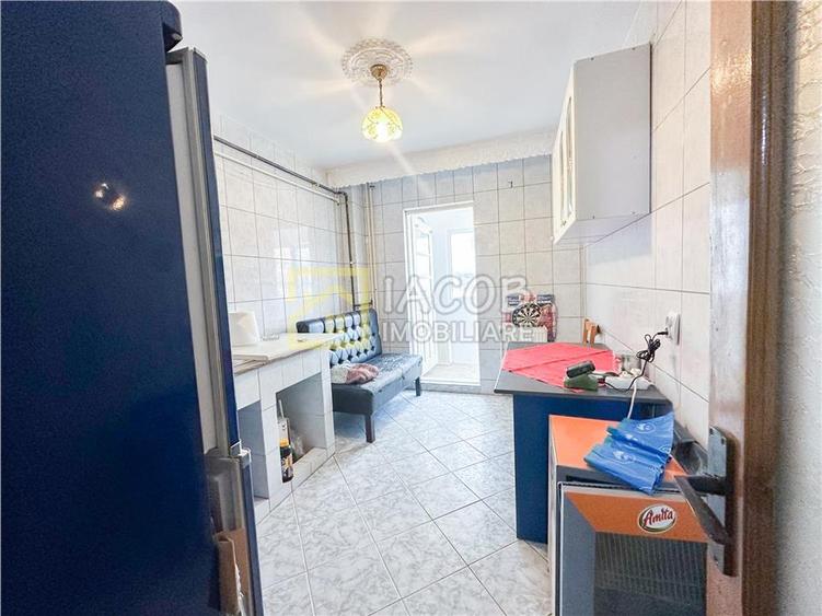 Apartament cu 3 camere decomandat în Milcov