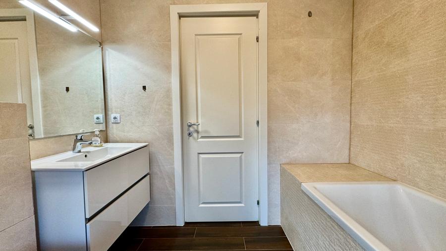Apartament cu 2 camere decomandat în P-ta Presei Libere