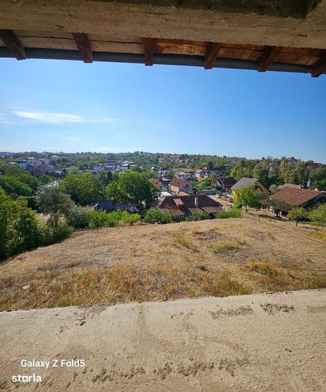 Casă cu 4 camere cu Teren 1400 Mp în Central