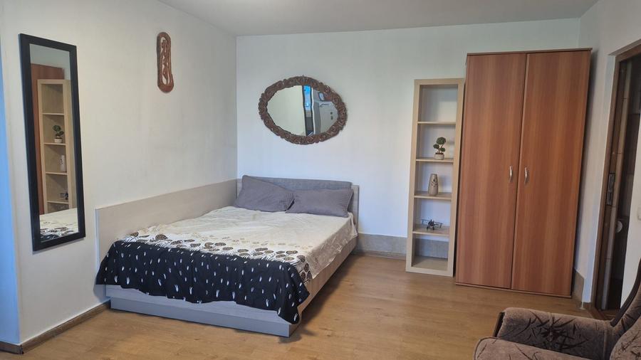 Garsonieră decomandată în Central