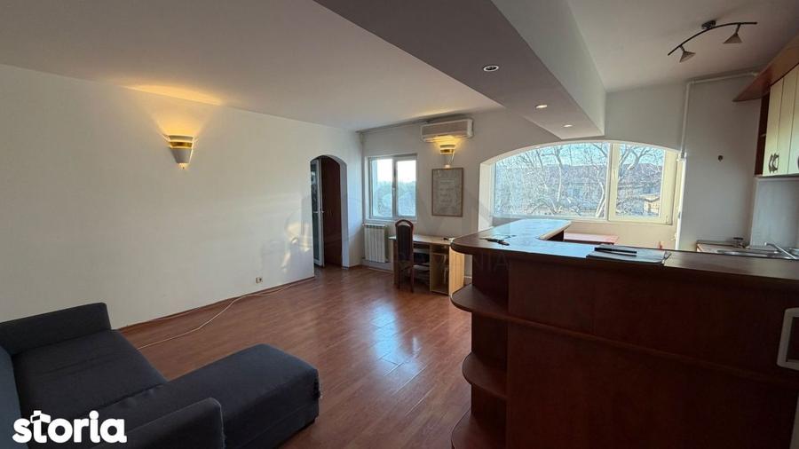 Apartament cu 2 camere semidecomandat, mobilat în Cișmigiu