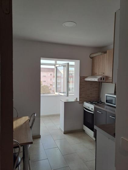 Apartament cu 3 camere decomandat, mobilat în Matei Basarab