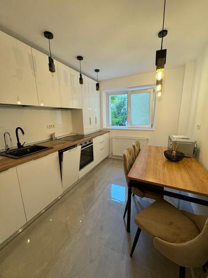 Apartament cu 2 camere semidecomandat, mobilat în Moșilor