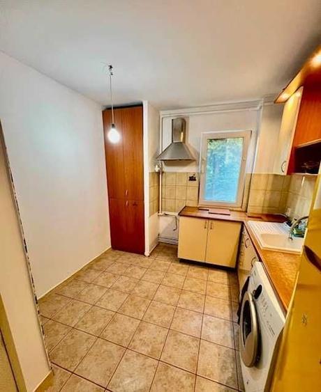 Apartament cu 3 camere semidecomandat în Drumul Carului
