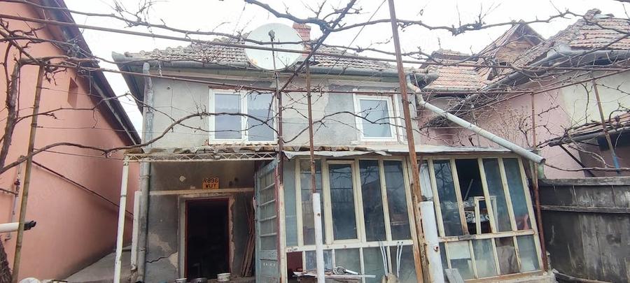 Casă cu 2 camere cu Teren 282 Mp în Central