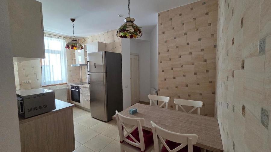 Apartament cu 4 camere decomandat, mobilat în Dorobanți