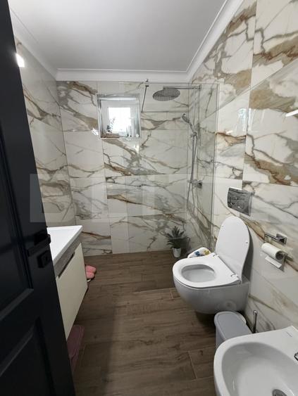 Apartament cu 3 camere decomandat, mobilat în Exterior Est