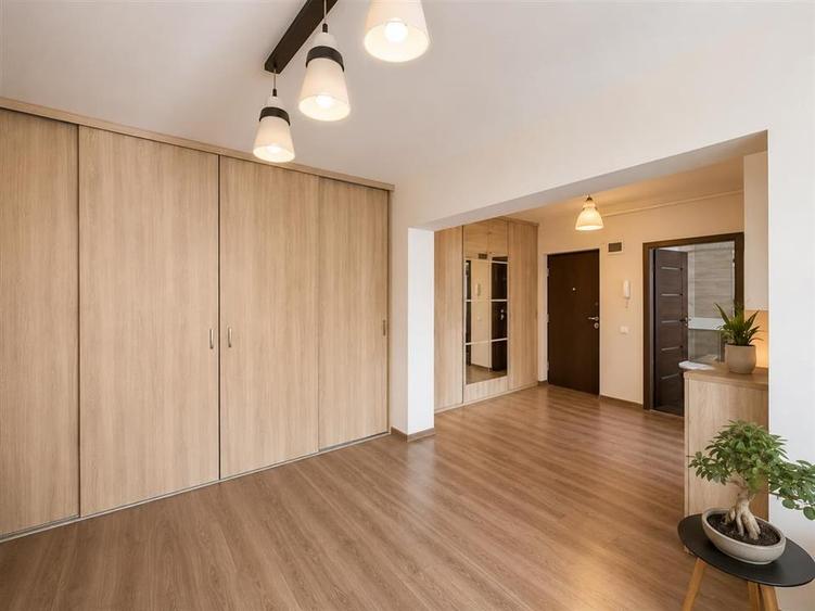 Apartament cu 3 camere semidecomandat în Andrei Mureșanu
