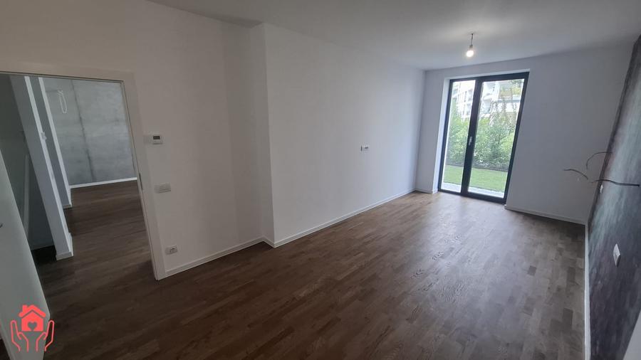 Apartament cu 3 camere semidecomandat, mobilat în Băneasa