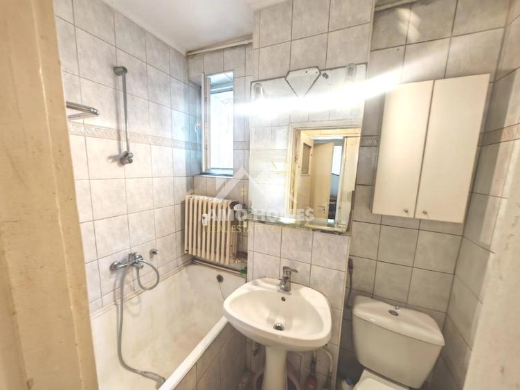 Apartament cu 2 camere decomandat în Sala Palatului