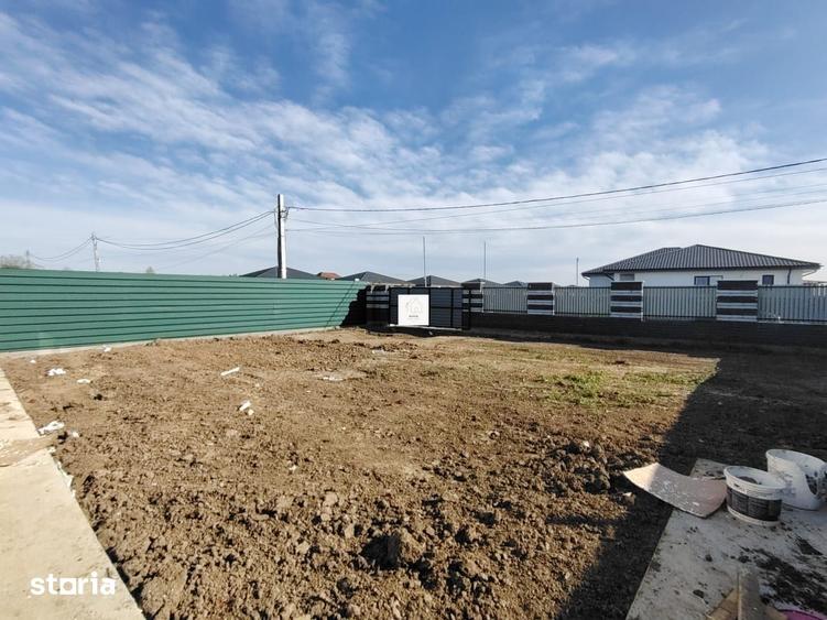 Casă cu 4 camere cu Teren 500 Mp în Periș