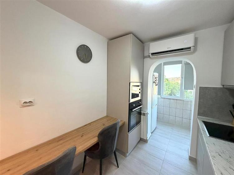Apartament cu 3 camere decomandat în Rogerius