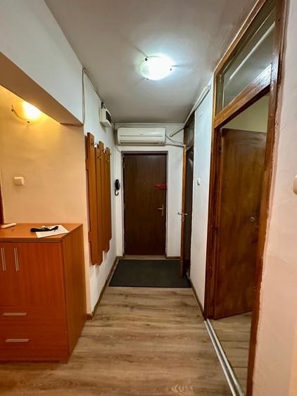 Apartament cu 3 camere decomandat în Tei
