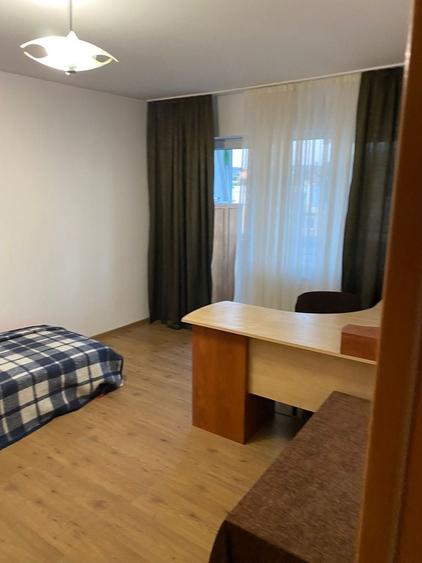 Apartament cu 3 camere decomandat în Exterior Vest