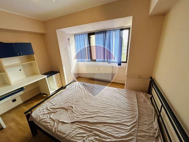 Apartament cu 4 camere decomandat în Central