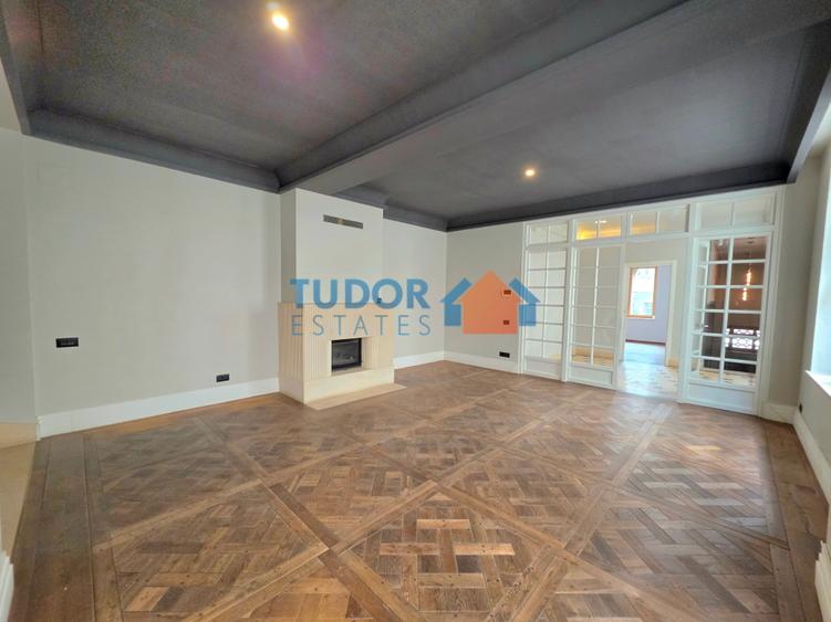 Casă individuală cu 10 camere cu Teren 150 Mp în Capitale