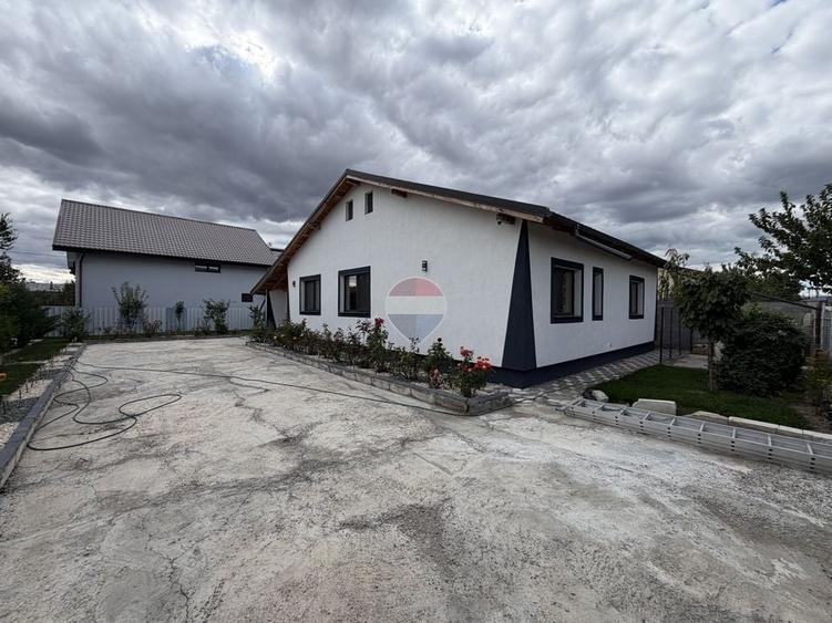 Casă individuală cu 4 camere cu Teren 492 Mp în Vânători