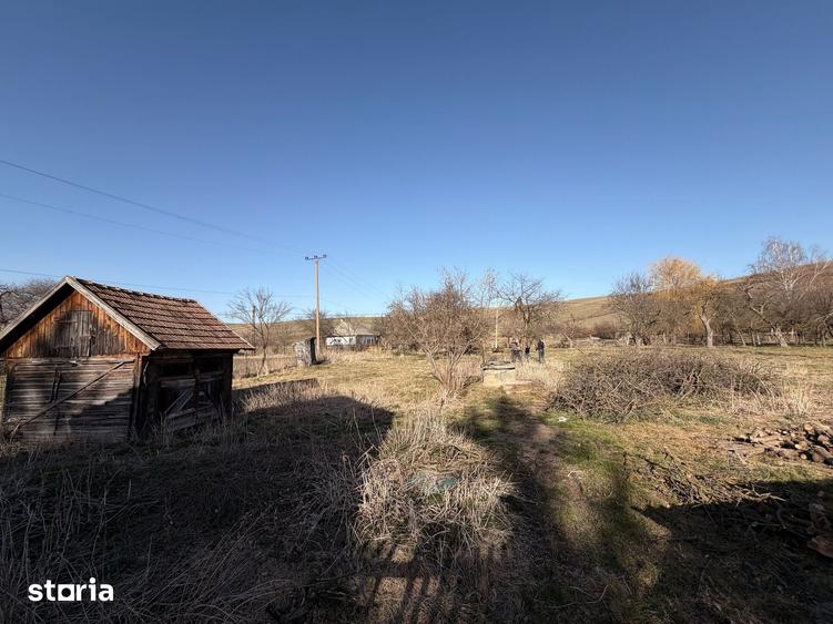 Casă cu 2 camere cu Teren 1605 Mp în Boroșneu Mare