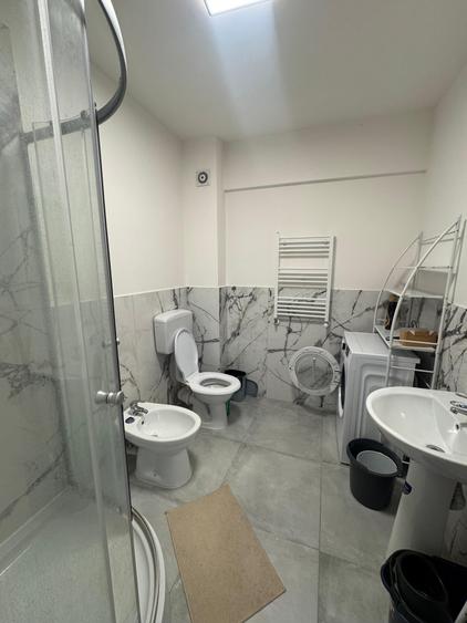 Apartament cu 3 camere semidecomandat în Vișani
