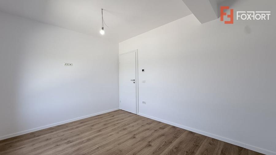 Duplex cu 5 camere cu Canalizare în Moșnița Nouă