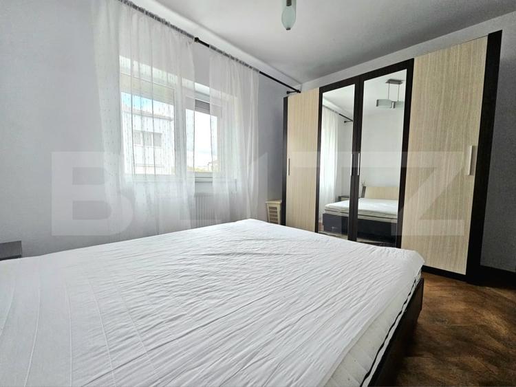 Apartament cu 3 camere semidecomandat, mobilat în Dâmbovița