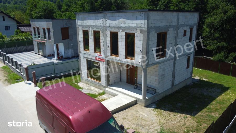 Casă cu 4 camere cu Teren 316 Mp în Băiculești